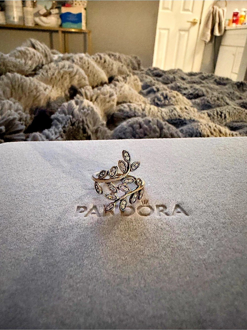 PANDORA Shimmering Leaves Ring Floral Clear Stone Ring Like New